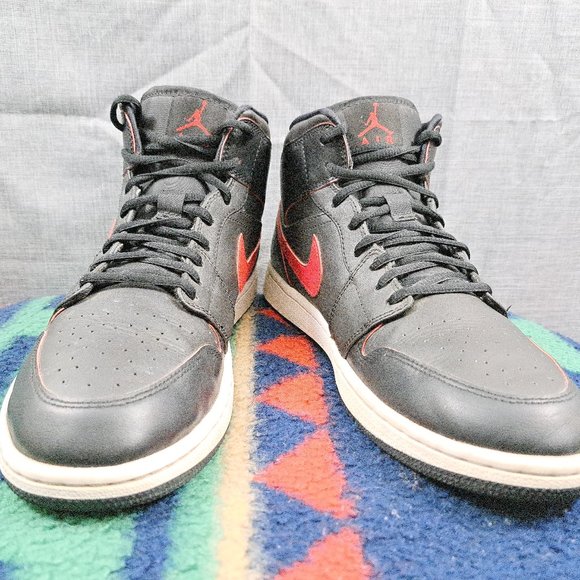%Nike Air Jordan 1 Mid Retro Black Red Men Size 10.5 Chicago Bulls AJ16 main image 12